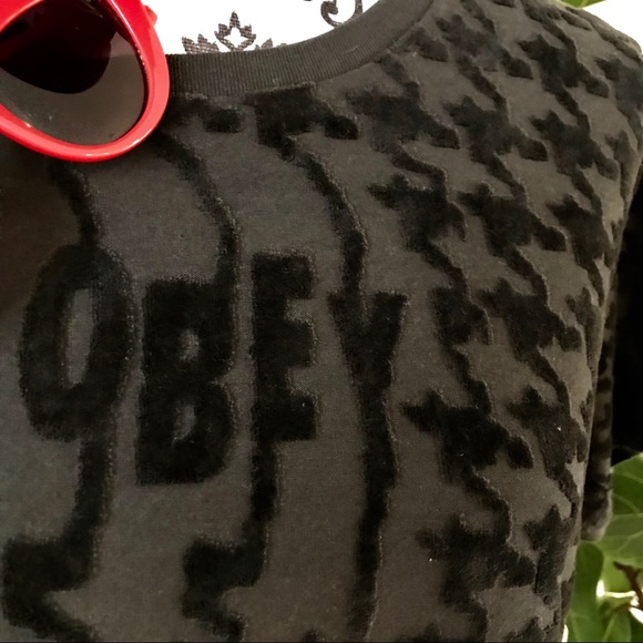 🔥🔥OBEY - CRUSHED VELVET TOP🔥🔥 - Picture 3 of 5